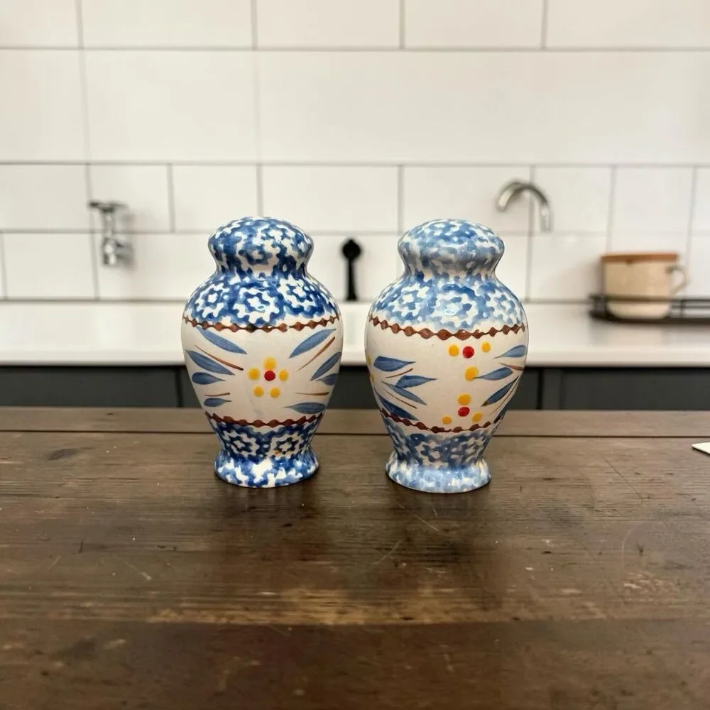 Cute Country Cottage Salt & Pepper Shaker Set Blue Speckled 3 1/2